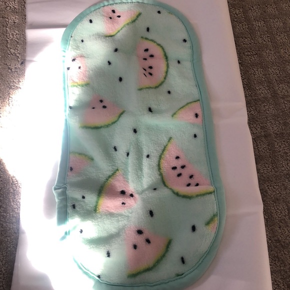 The Original Makeup Eraser watermelon with pouch - Picture 7 of 8